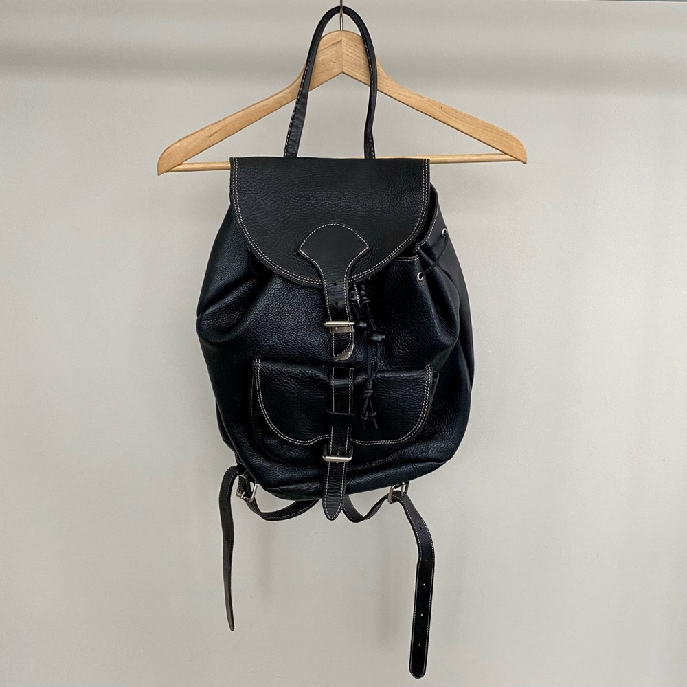 Vintage Roots pebbled leather backpack. 🖤